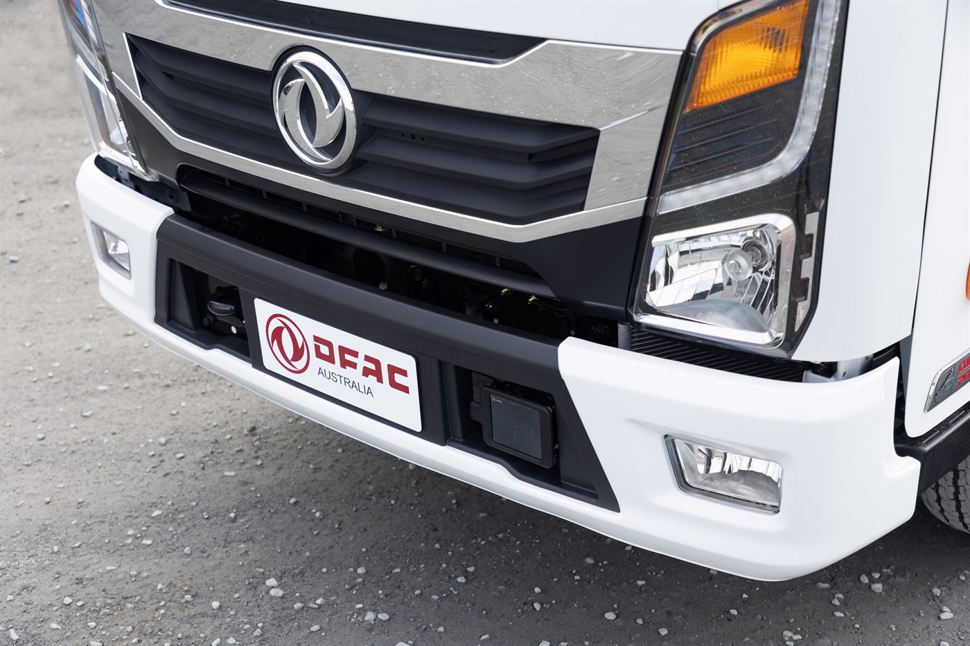 DFAC Captain 45 front grille and DFAC Australia badge